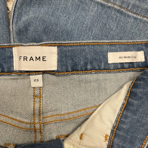 FRAME Ali Wide Crop Jeans - Picture 3 of 4